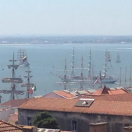 Huge Sunny River View 3 Bedroom Apartment Lisbon